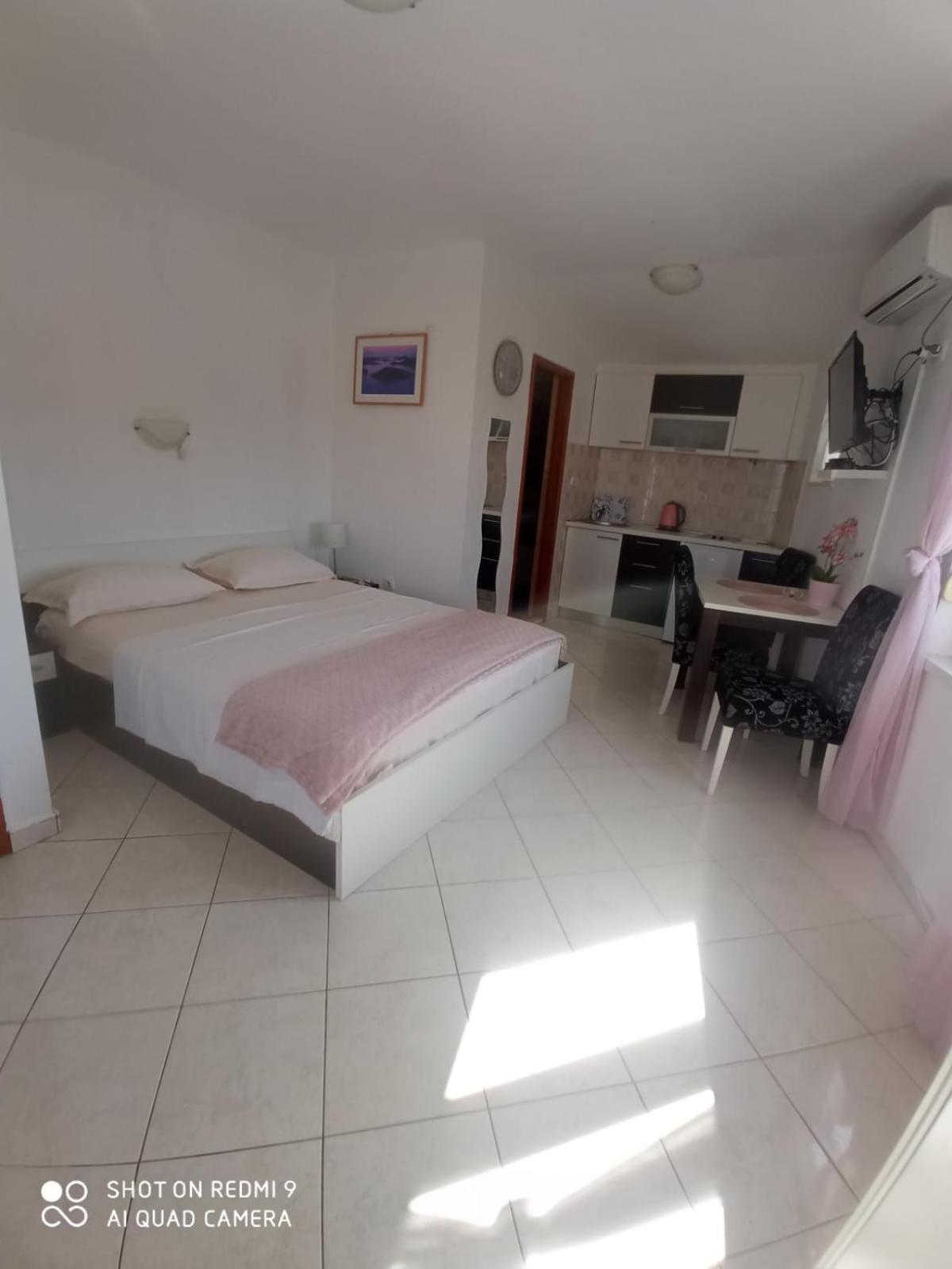 Apartmani Andelo, Tommy, Leon Бибинье Экстерьер фото