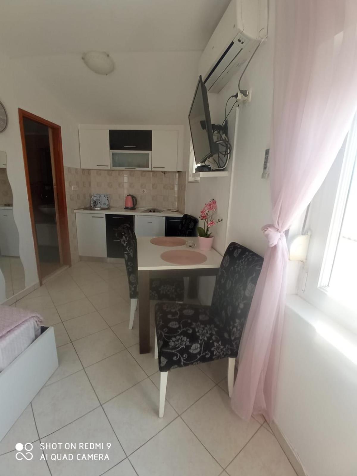 Apartmani Andelo, Tommy, Leon Бибинье Экстерьер фото